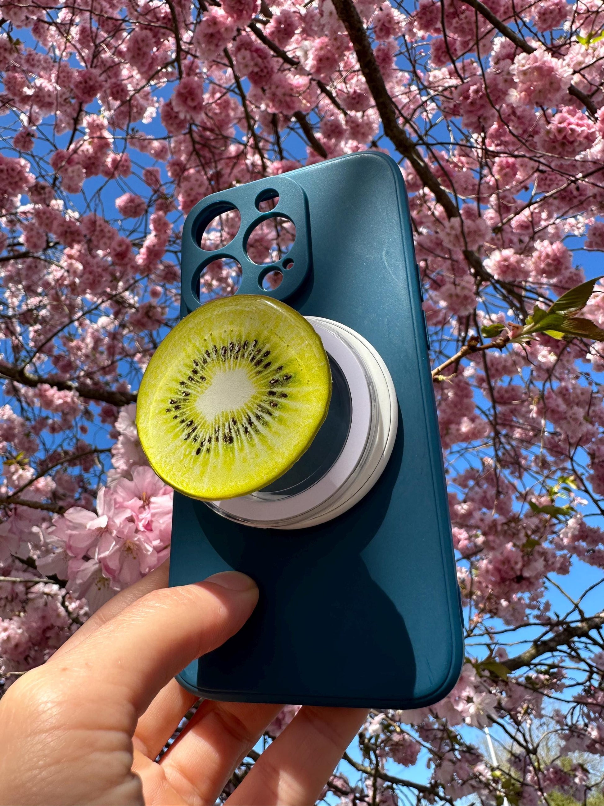 Kiwi Phone Grip – Cute Aesthetic Phone Holder for iPhone & Android | Fruit Stand | Fun Phone Accessory | Gift for Fruit Lovers