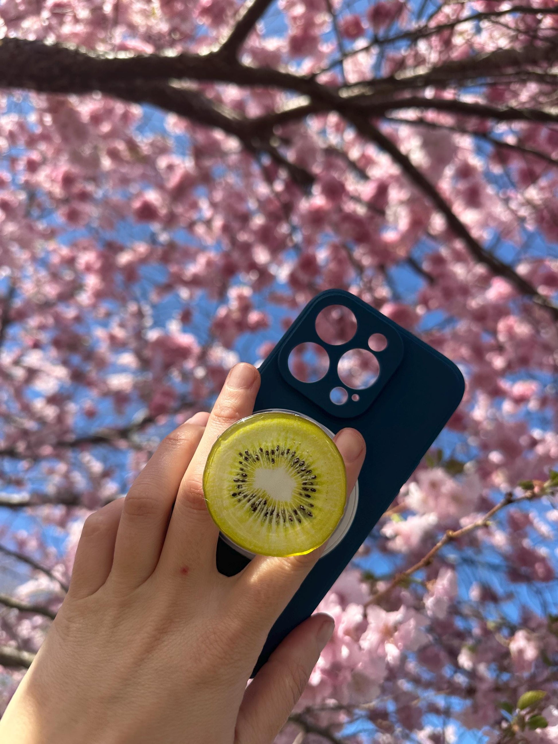 Kiwi Phone Grip – Cute Aesthetic Phone Holder for iPhone & Android | Fruit Stand | Fun Phone Accessory | Gift for Fruit Lovers